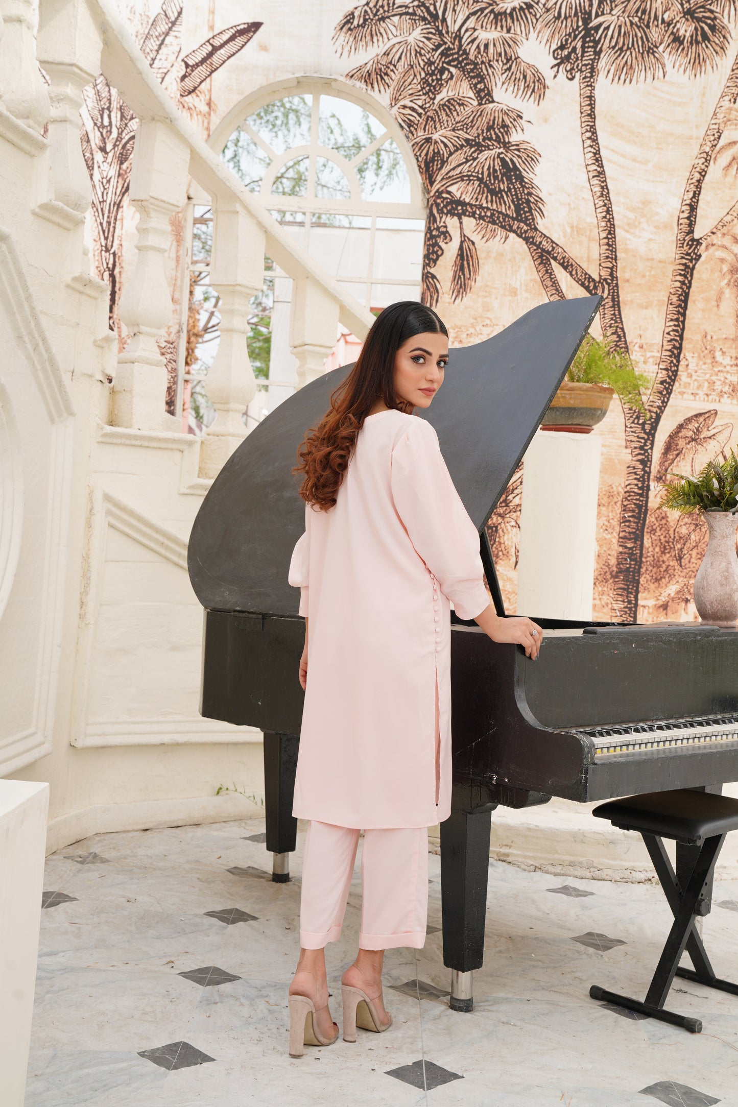 TS23-CO 004 Pink Swan